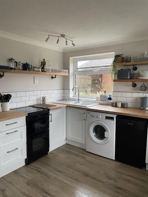 Barley Break - Beach Cottage Lessingham Экстерьер фото